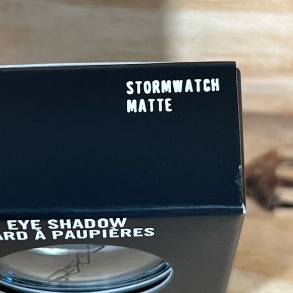 $3 in bundle of 20 “Stormwatch” REGULAR Eyeshadow MAC - Picture 4 of 4
